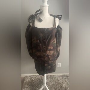 Forever 21 Off Shoulder Camo Jacket Size Large